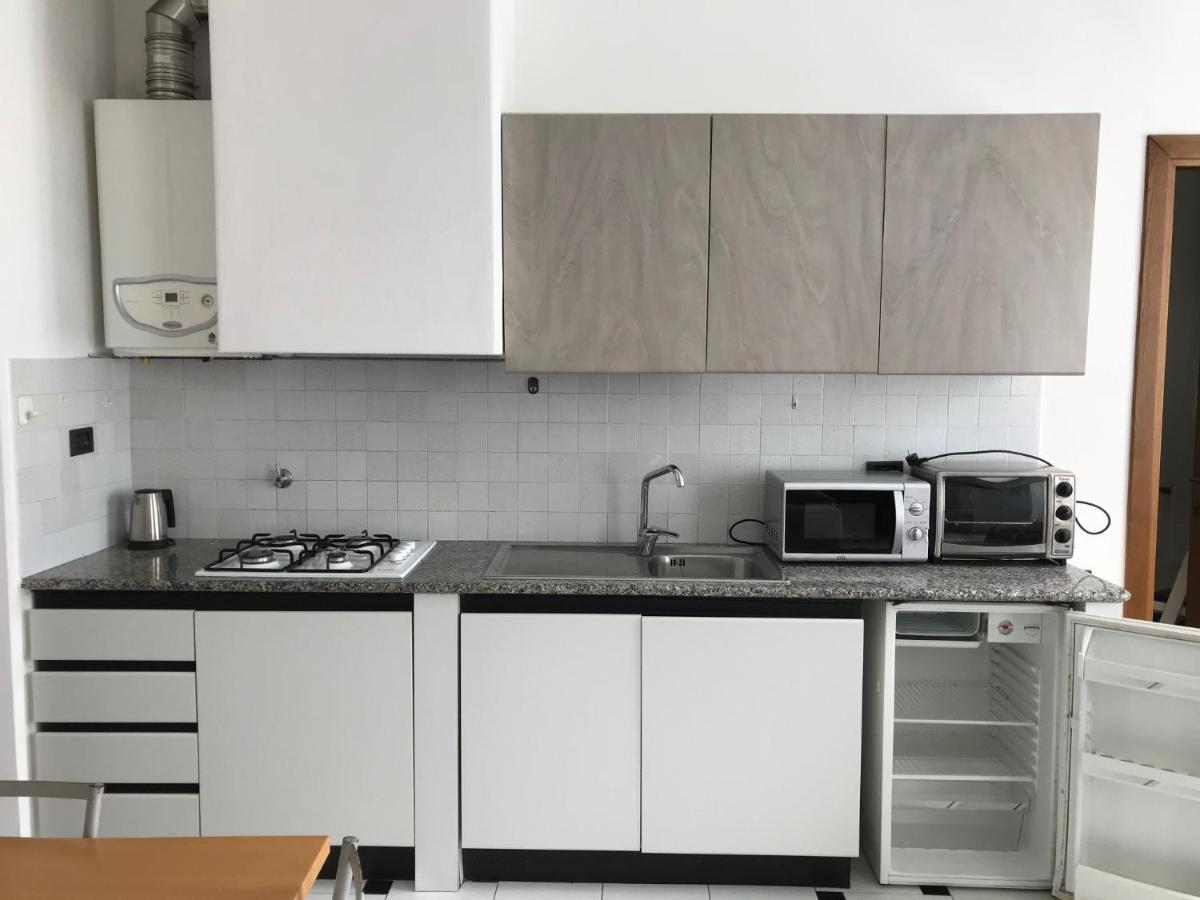 Piazza Staglieno - Appartamento Centralissimo A 30M Dalla Spiaggia 레반토 외부 사진
